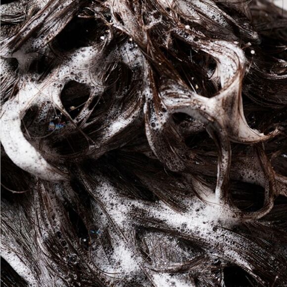 Oribe Gold Lust Repair & Restore Shampoo - Picture 5 of 10